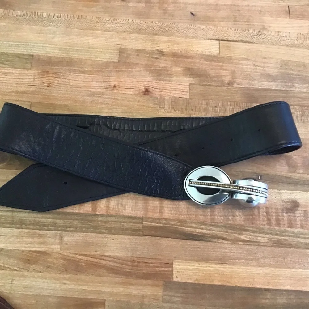 Fahrenheit NY vintage pewter buckle black leather belt. Connie Bates. 39…
